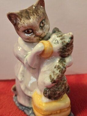Beatrix Potter's Tabitha Twitchit and Miss Moppet Figurine 1976 Beswick England